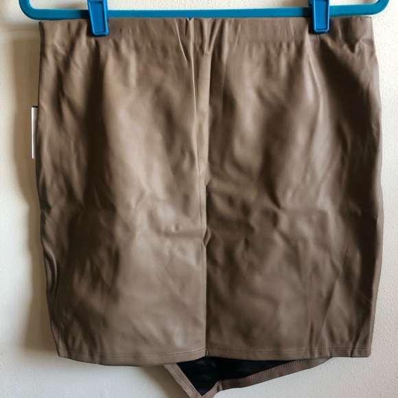 Windsor pleather asymmetrical skirt - Picture 4 of 6